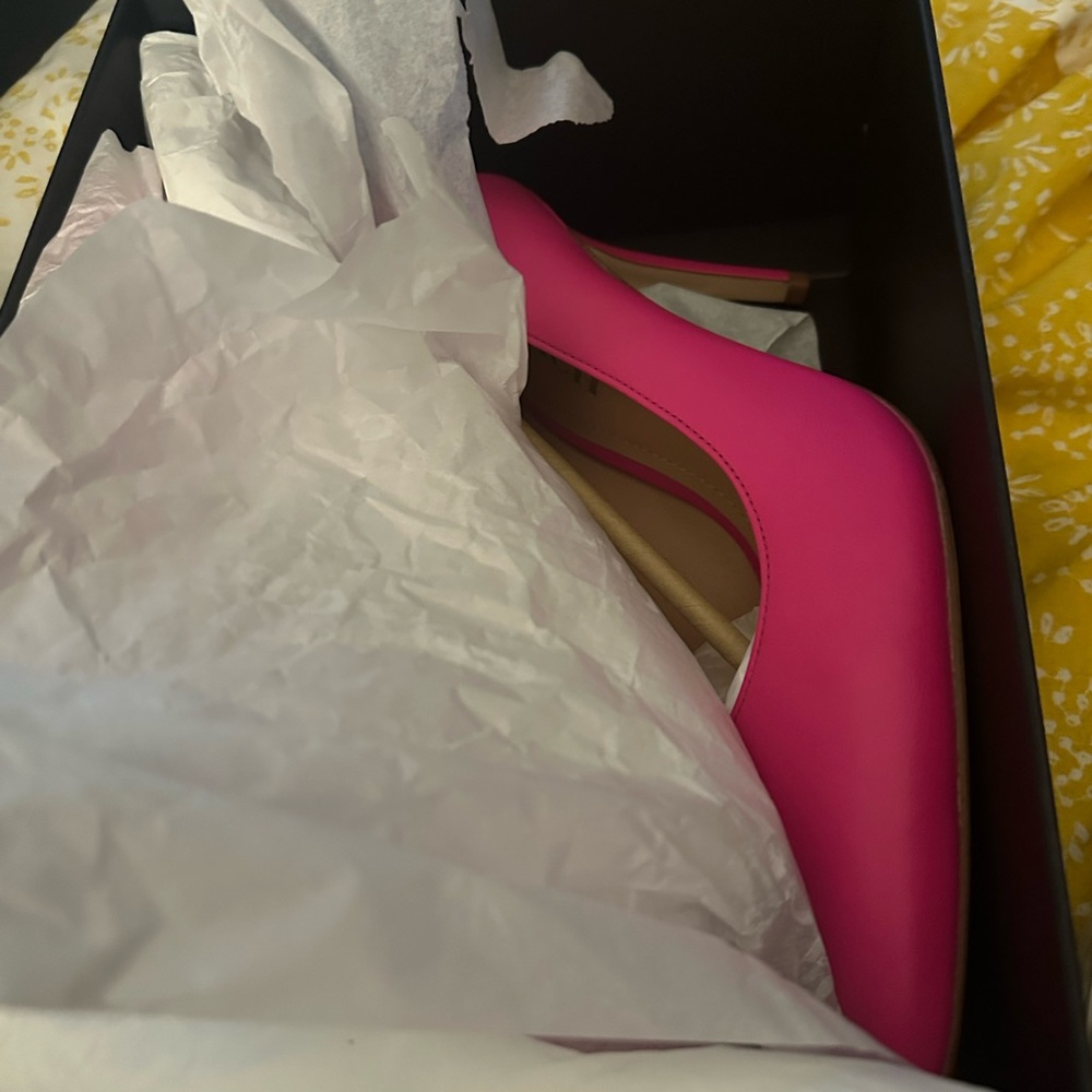 Pink pumps - Picture 2 of 2